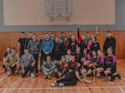 NAKTINĖS TINKLINIO VARŽYBOS  4x4 VAIGUVOJE